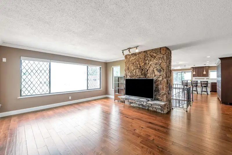 1175 STEVENS STREET - photo 4 of 19