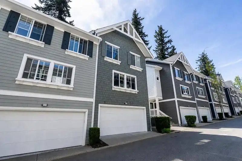 32 15128 24 AVENUE - photo 2 of 36