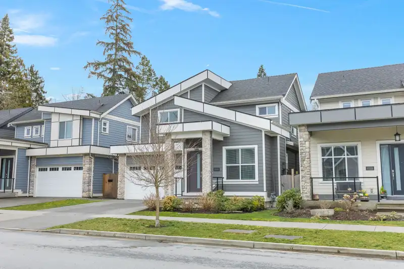 17132 0A AVENUE - photo 3 of 40