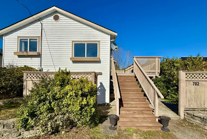 702 GIBSONS WAY - photo 2 of 25