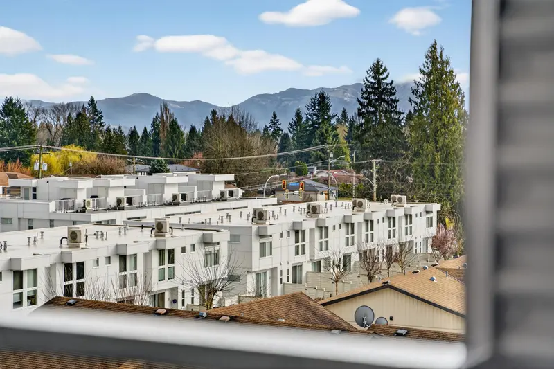 504 2555 WARE STREET - photo 1 of 25