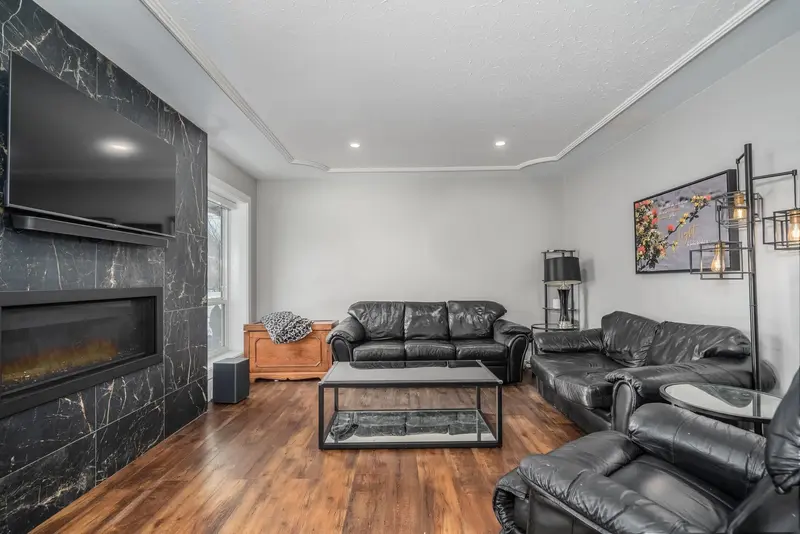 2319 HEMLOCK STREET - photo 4 of 25