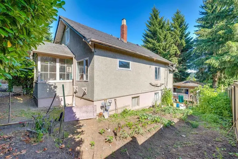 112 TENTH AVENUE - photo 1 of 6