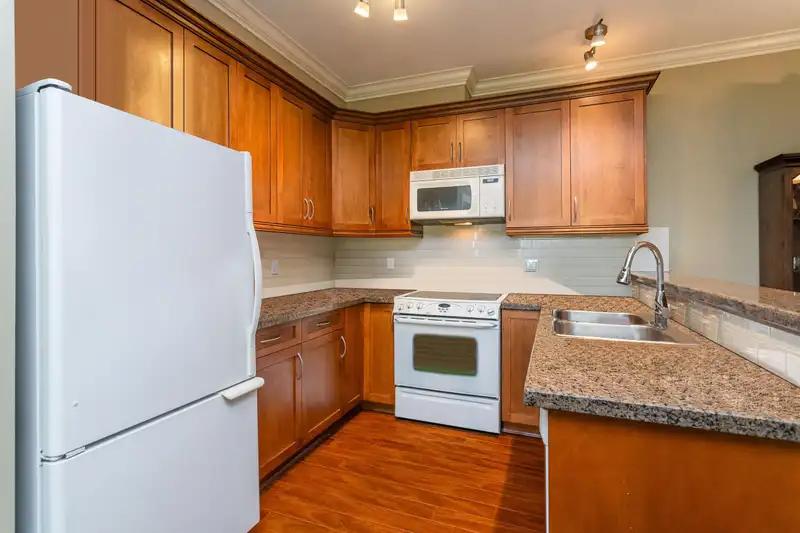 408 15368 17A AVENUE - photo 2 of 20