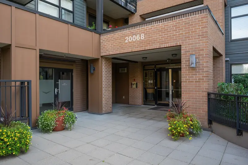 407 20068 FRASER HIGHWAY - photo 2 of 25