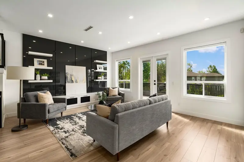 21050 72 AVENUE - photo 1 of 24