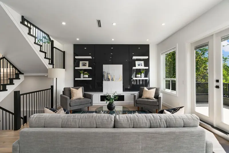 21050 72 AVENUE - photo 2 of 24