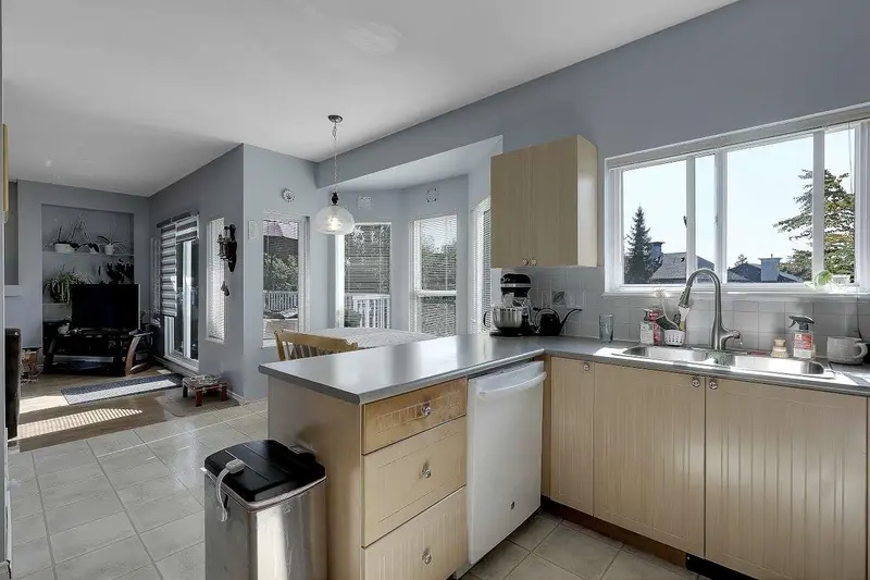 20526 66A AVENUE - photo 4 of 25