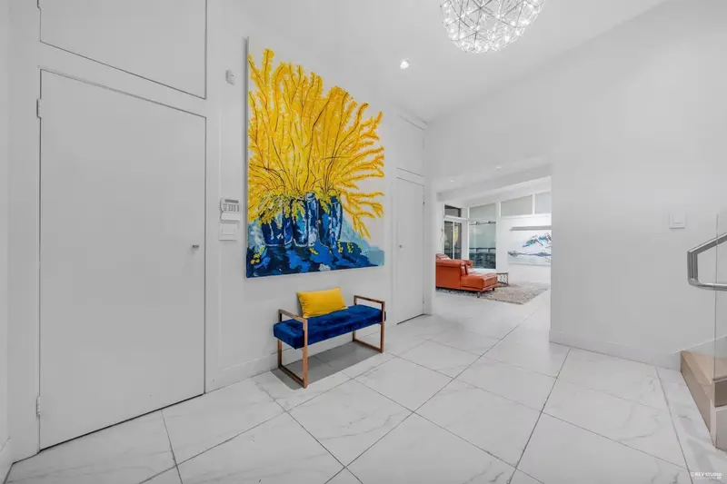 475 NEWLANDS ROAD - photo 4 of 25