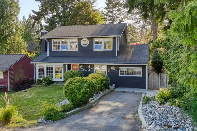1425 129 STREET - photo 2 of 34