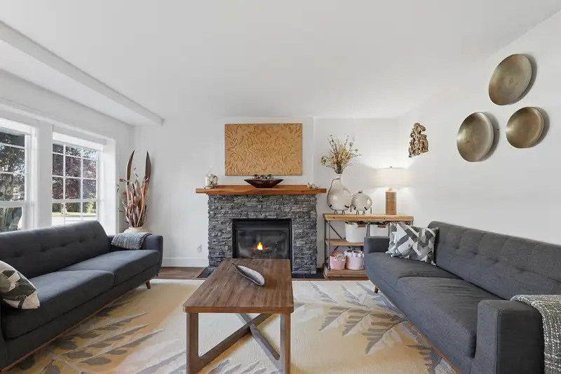 1425 129 STREET - photo 4 of 34