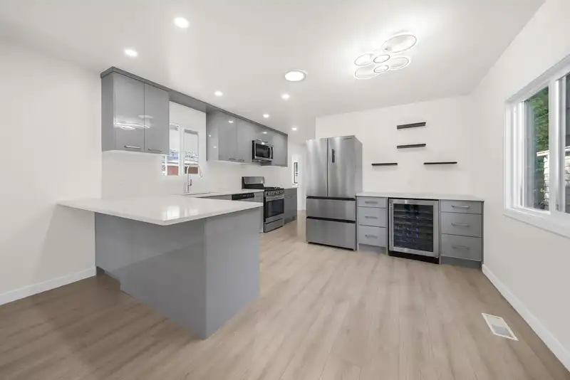 337 1840 160 STREET - photo 2 of 25
