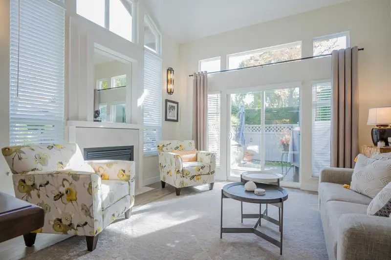 4 15168 22 AVENUE - photo 4 of 40