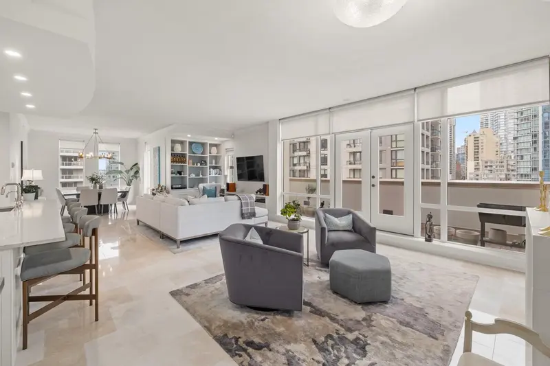 1102 1280 RICHARDS STREET - photo 3 of 25