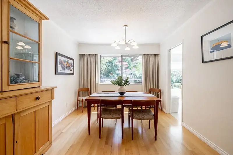 14586 18 AVENUE - photo 4 of 26