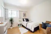 14586 18 AVENUE - thumbnail 10