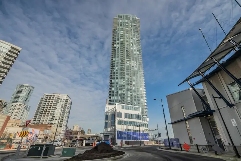 3907 680 QUAYSIDE DRIVE - photo 1 of 25