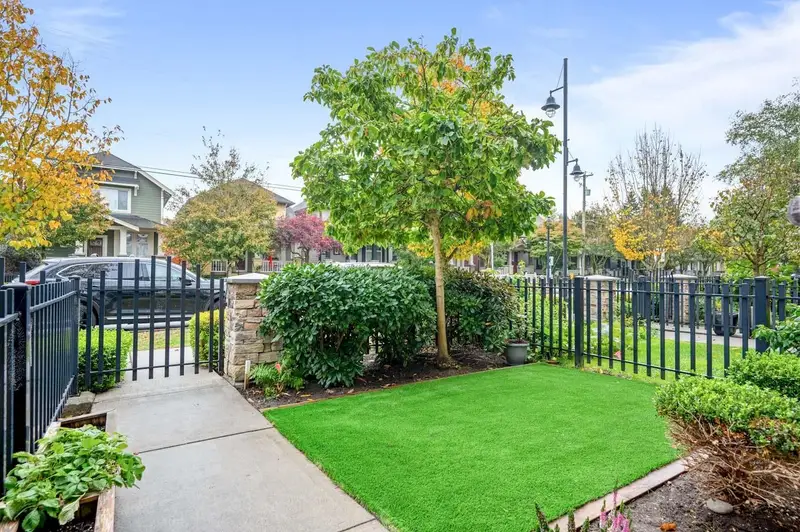 45 17171 2B AVENUE - photo 2 of 25