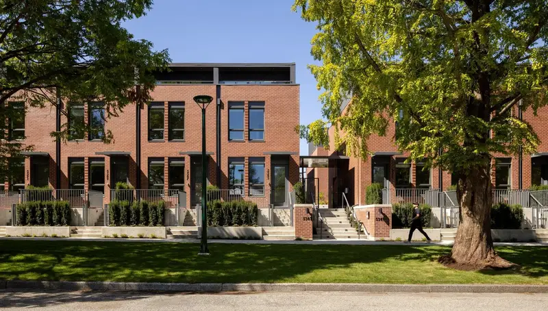 810 W 37TH AVENUE - photo 2 of 16