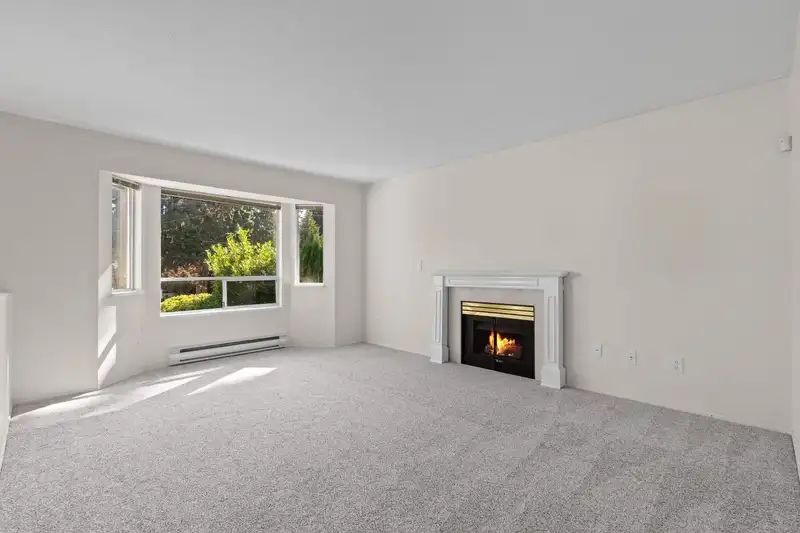 2577 126TH STREET - photo 4 of 33