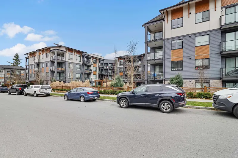 327 7506 199A STREET - photo 3 of 23