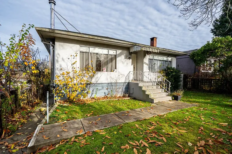 3205 E 3RD AVENUE - photo 1 of 25