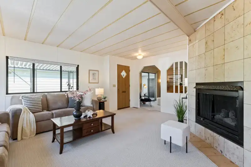 102 2062 KING GEORGE BOULEVARD - photo 1 of 40