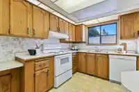 102 2062 KING GEORGE BOULEVARD - thumbnail 17