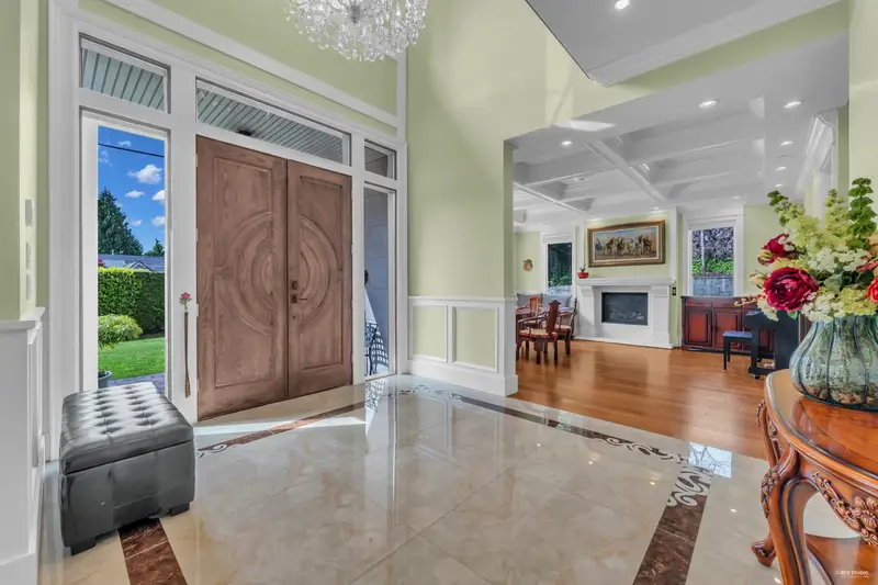 1835 MATHERS AVENUE - photo 3 of 25