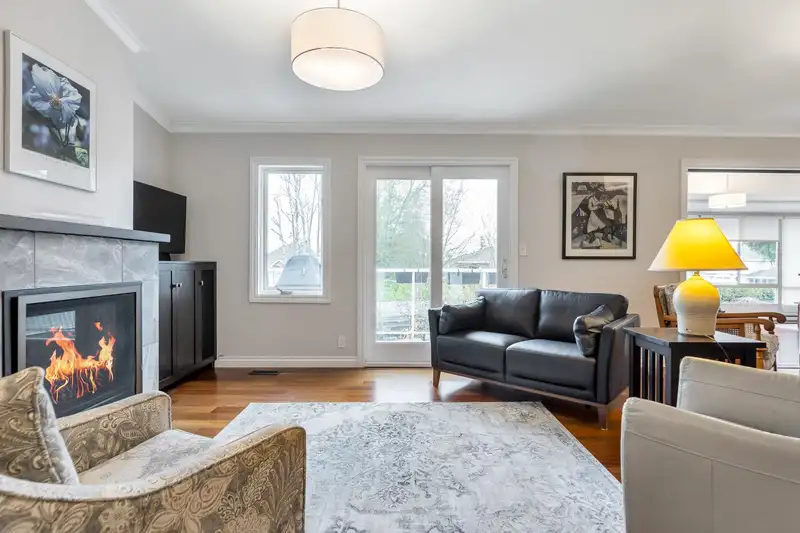 13330 14A AVENUE - photo 3 of 38