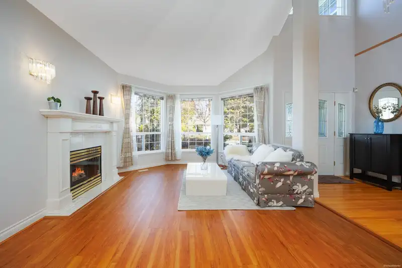 2244 140A STREET - photo 3 of 19