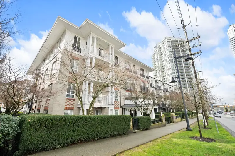 417 608 COMO LAKE AVENUE - photo 3 of 25