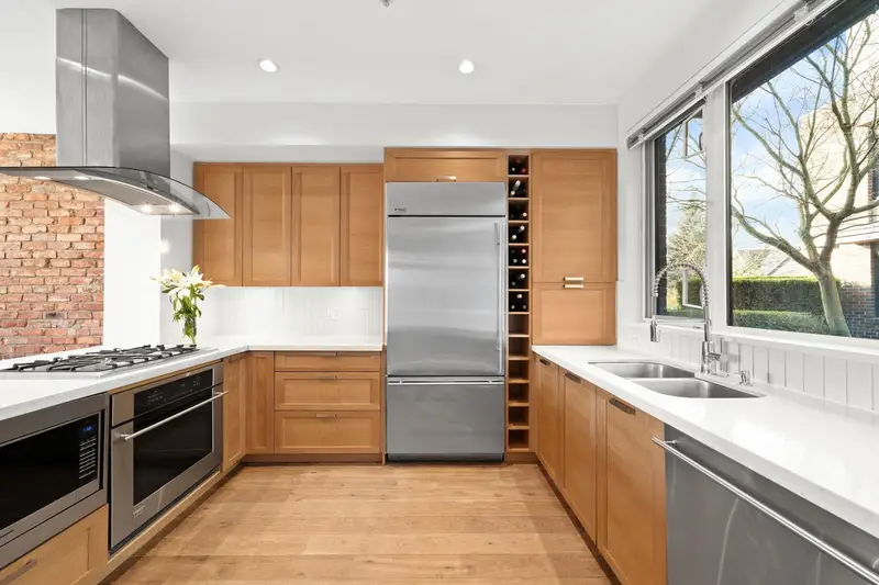 28 230 SALTER STREET - photo 4 of 25