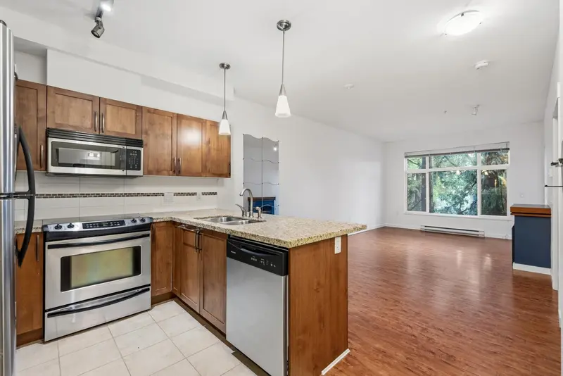 309 11950 HARRIS ROAD - photo 4 of 25