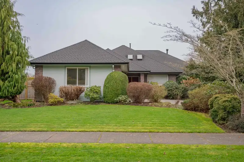 2912 139A STREET - photo 2 of 37