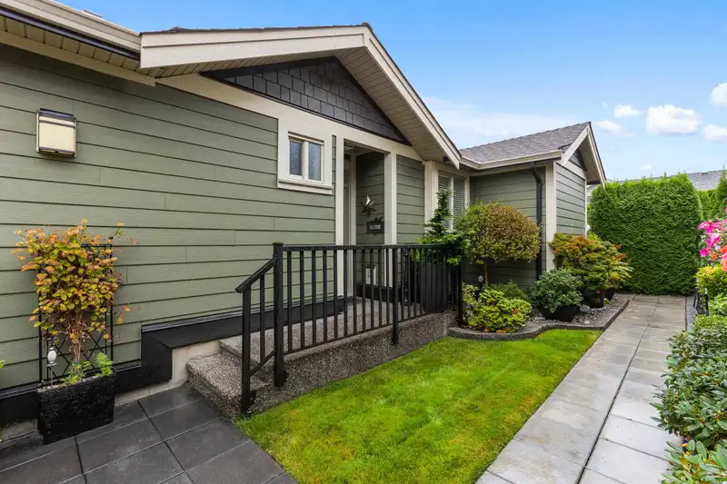 22 350 174 STREET - photo 3 of 40