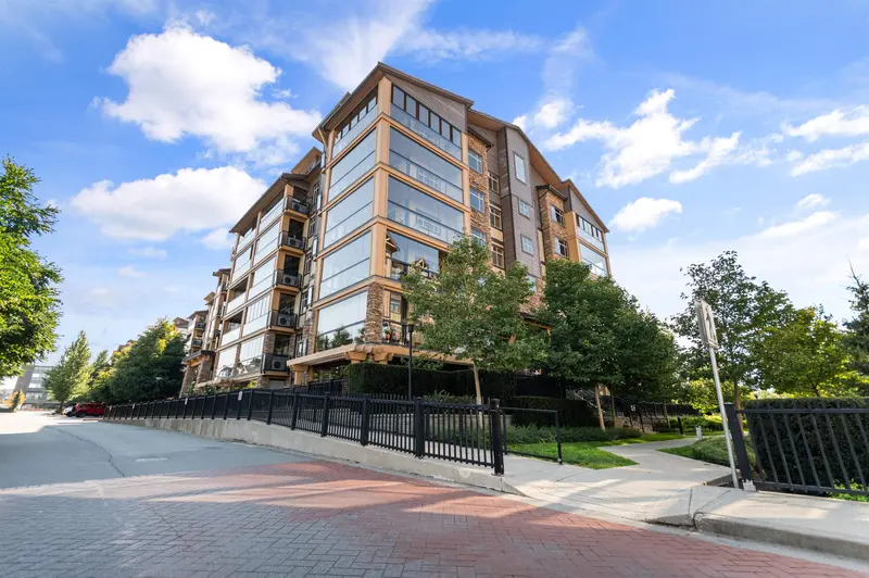 327 8067 207 STREET - photo 4 of 25