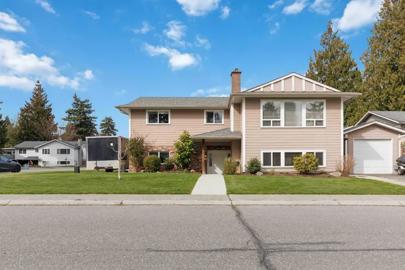 11895 82A AVENUE - photo 1 of 25