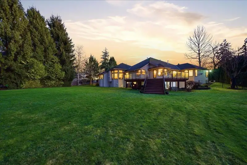 16533 26 AVENUE - photo 1 of 1