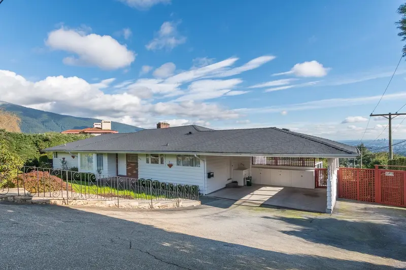 870 FARMLEIGH ROAD - photo 1 of 25