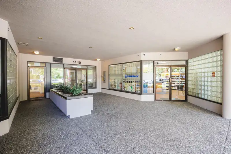 208 1440 GEORGE STREET - photo 4 of 39