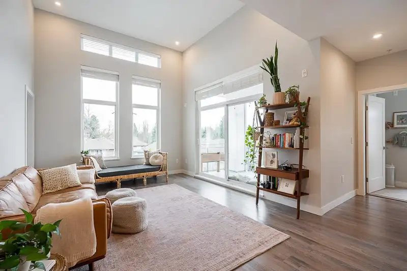 506 15436 31 AVENUE - photo 1 of 30