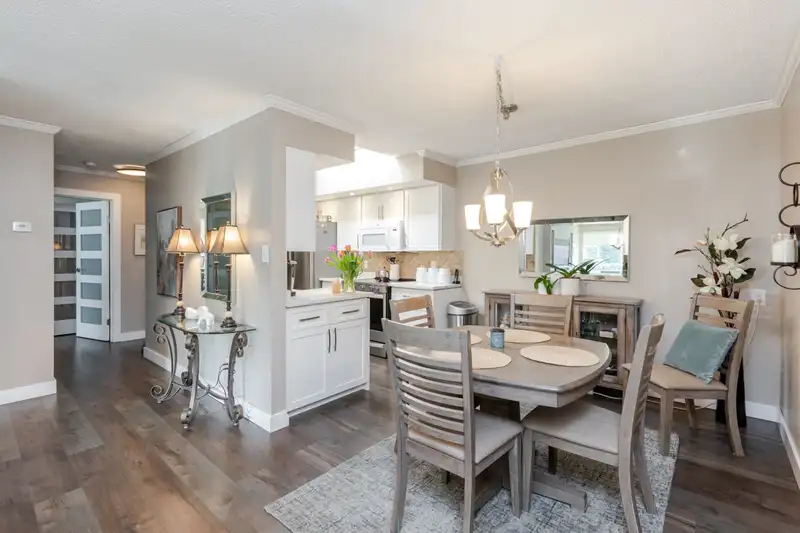 305 1351 MARTIN STREET - photo 1 of 31