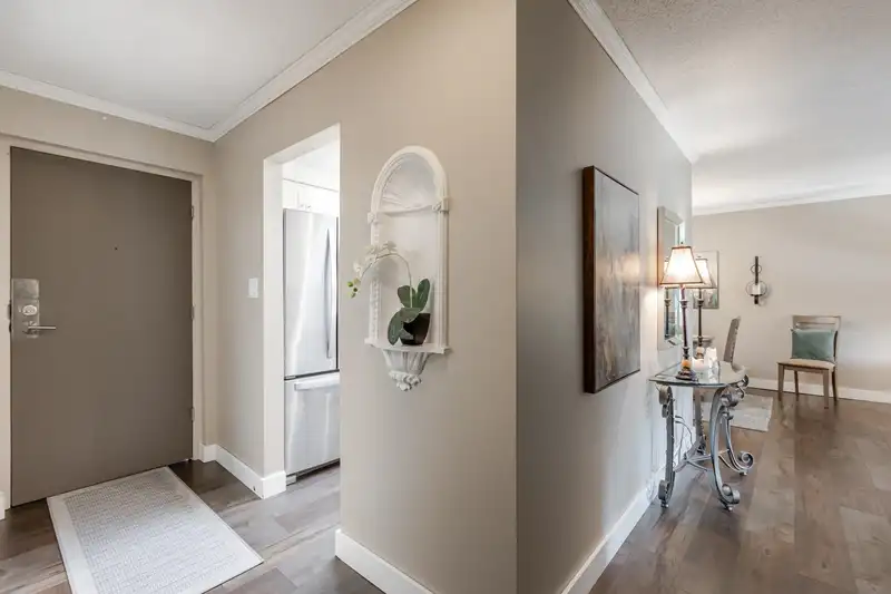 305 1351 MARTIN STREET - photo 4 of 31