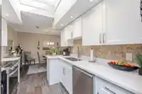 305 1351 MARTIN STREET - thumbnail 6
