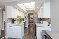 305 1351 MARTIN STREET - thumbnail 9