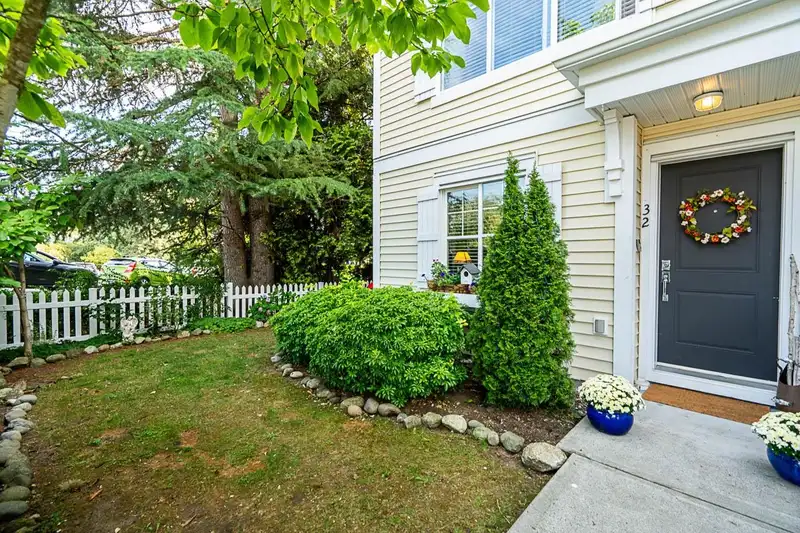 32 16228 16 AVENUE - photo 2 of 25