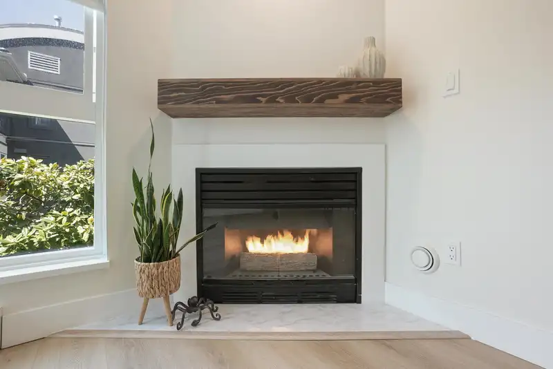 206 15941 MARINE DRIVE - photo 3 of 39