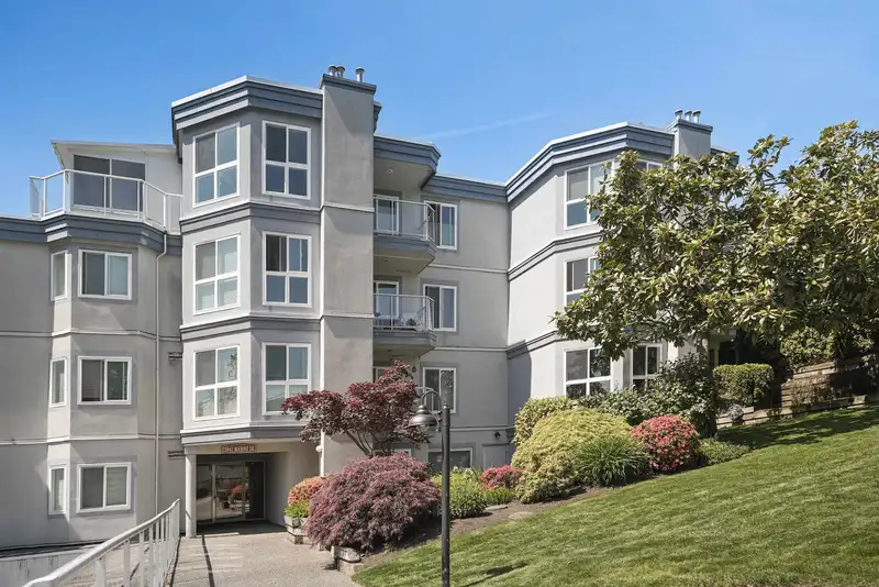 206 15941 MARINE DRIVE - photo 4 of 39