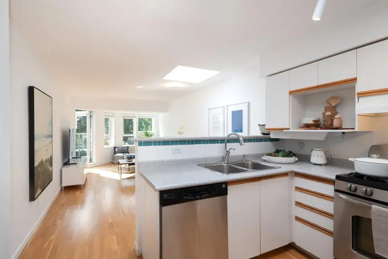 420 3440 W BROADWAY - photo 3 of 25